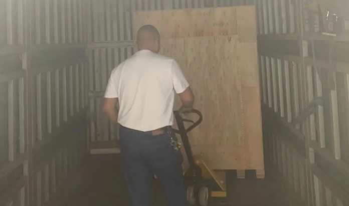 1 wooden case sea with DDP to Canada customers